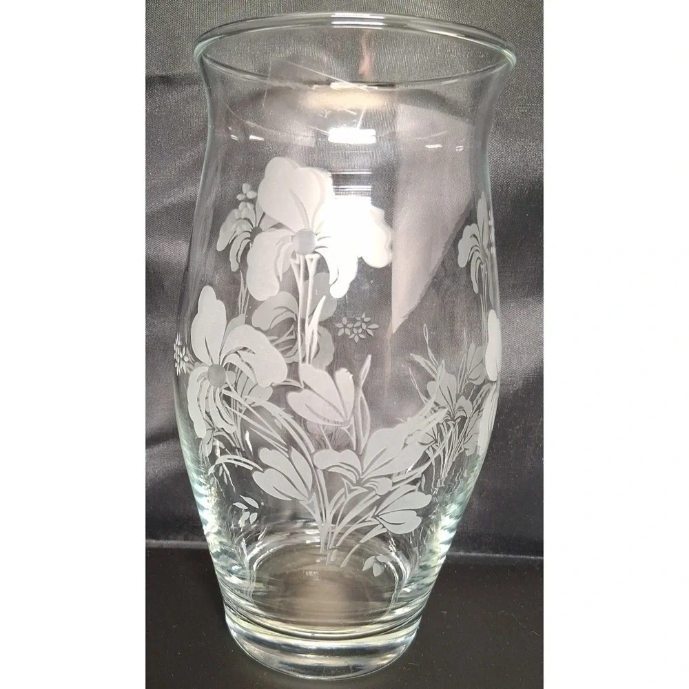 Vintage Vase Turkish Daisy's Pasabahce Hand Blown Etched Glass 7 7/8
